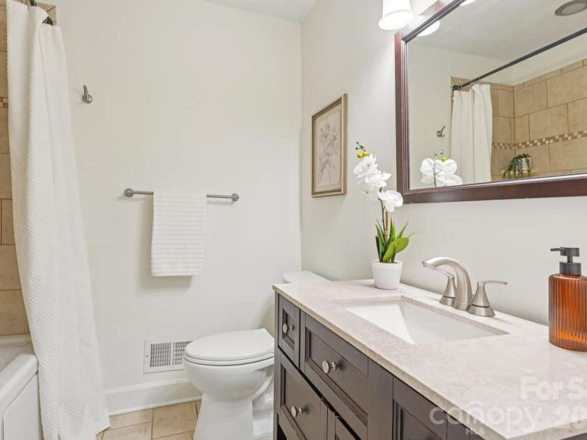 3000 Dunlavin Way, Charlotte, NC 28205.  MLS# CAR4341490, YatesRealty ID 27232. 