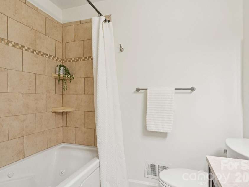 3000 Dunlavin Way, Charlotte, NC 28205.  MLS# CAR4341490, YatesRealty ID 27232. 