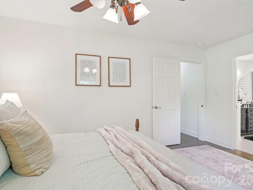 3000 Dunlavin Way, Charlotte, NC 28205.  MLS# CAR4341490, YatesRealty ID 27232. 