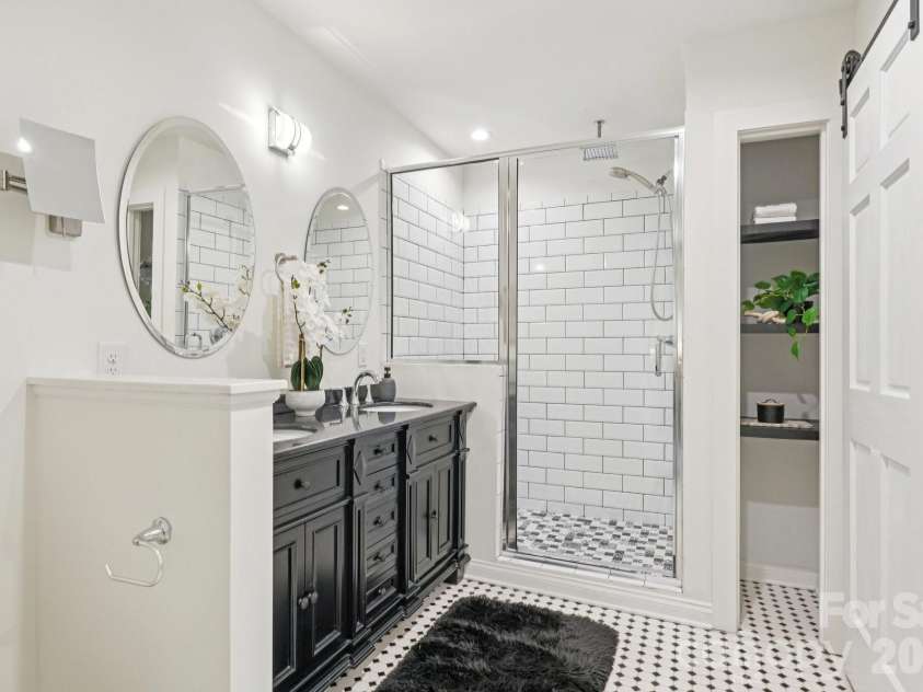 3000 Dunlavin Way, Charlotte, NC 28205.  MLS# CAR4341490, YatesRealty ID 27232. 