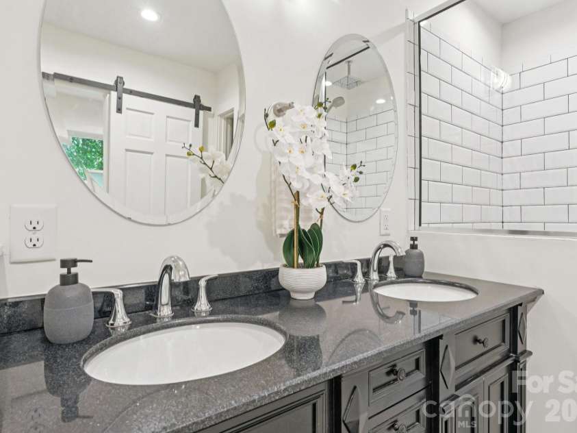 3000 Dunlavin Way, Charlotte, NC 28205.  MLS# CAR4341490, YatesRealty ID 27232. 