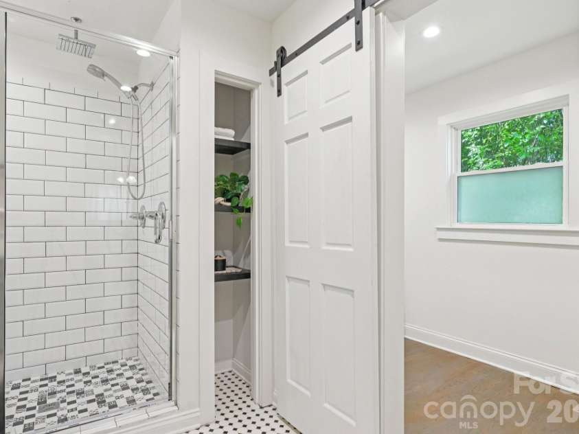 3000 Dunlavin Way, Charlotte, NC 28205.  MLS# CAR4341490, YatesRealty ID 27232. 