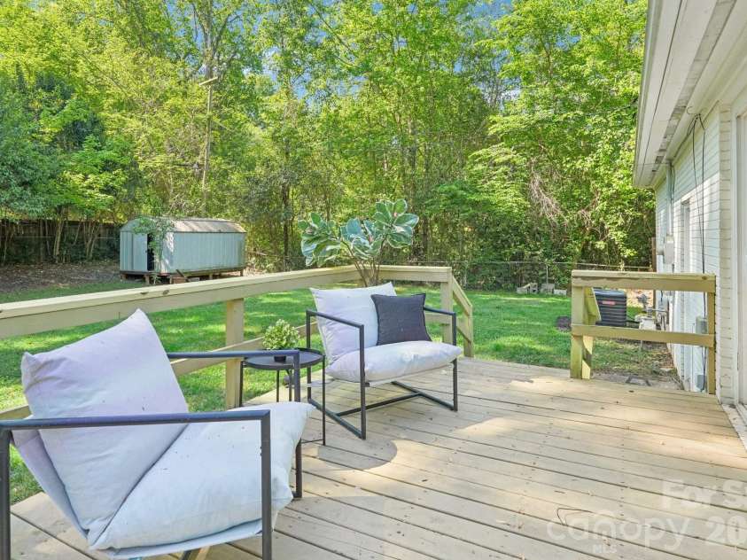 3000 Dunlavin Way, Charlotte, NC 28205.  MLS# CAR4341490, YatesRealty ID 27232. 