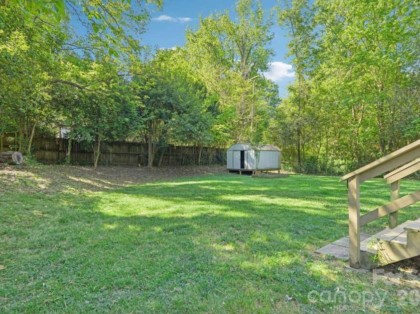 3000 Dunlavin Way, Charlotte, NC 28205.  MLS# CAR4341490, YatesRealty ID 27232. 