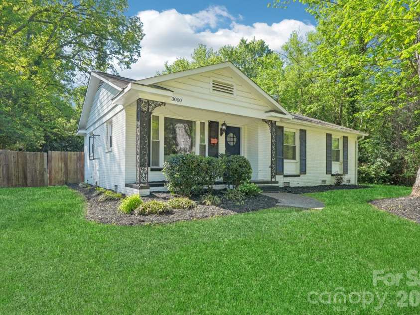 3000 Dunlavin Way, Charlotte, NC 28205.  MLS# CAR4341490, YatesRealty ID 27232. 