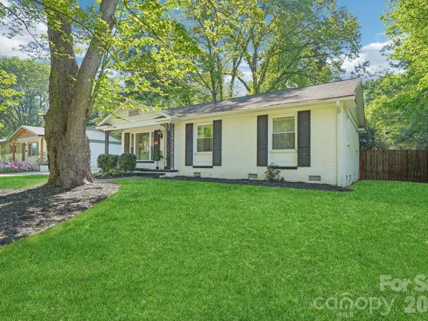 3000 Dunlavin Way, Charlotte, NC 28205.  MLS# CAR4341490, YatesRealty ID 27232. 