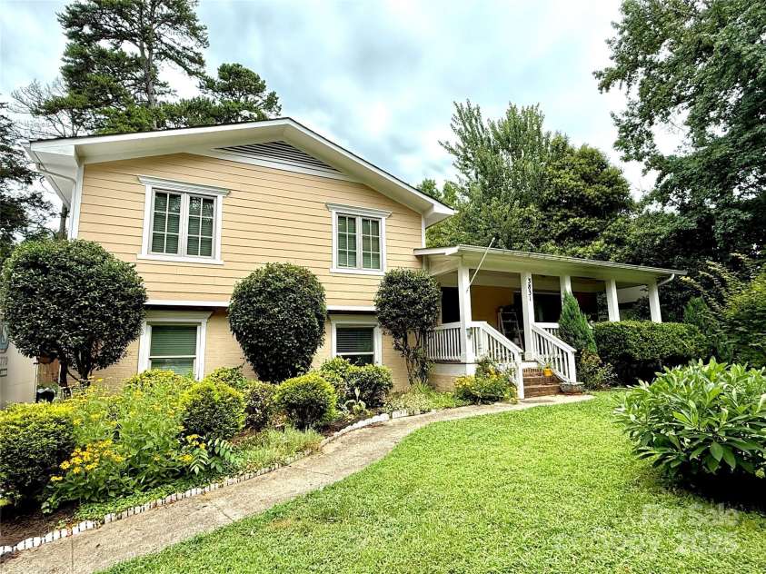 3831 Winterfield Place, Charlotte, NC 28205.  MLS# CAR4281798, YatesRealty ID 27233. 