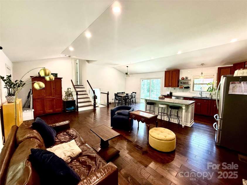 3831 Winterfield Place, Charlotte, NC 28205.  MLS# CAR4281798, YatesRealty ID 27233. 