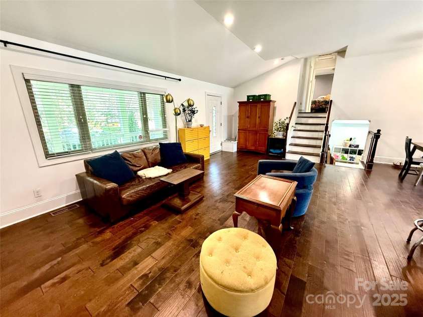 3831 Winterfield Place, Charlotte, NC 28205.  MLS# CAR4281798, YatesRealty ID 27233. 