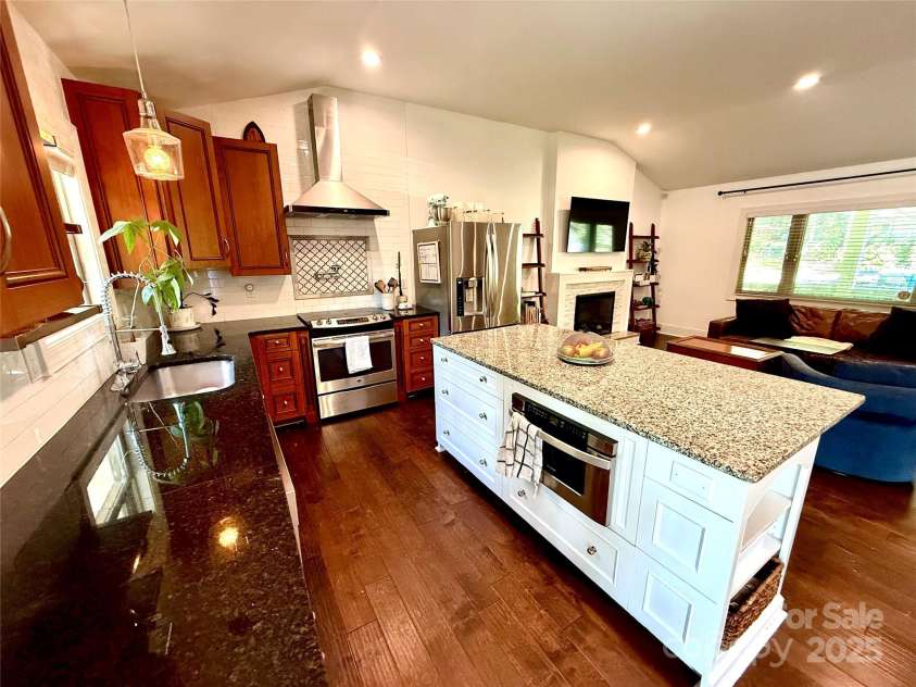 3831 Winterfield Place, Charlotte, NC 28205.  MLS# CAR4281798, YatesRealty ID 27233. 