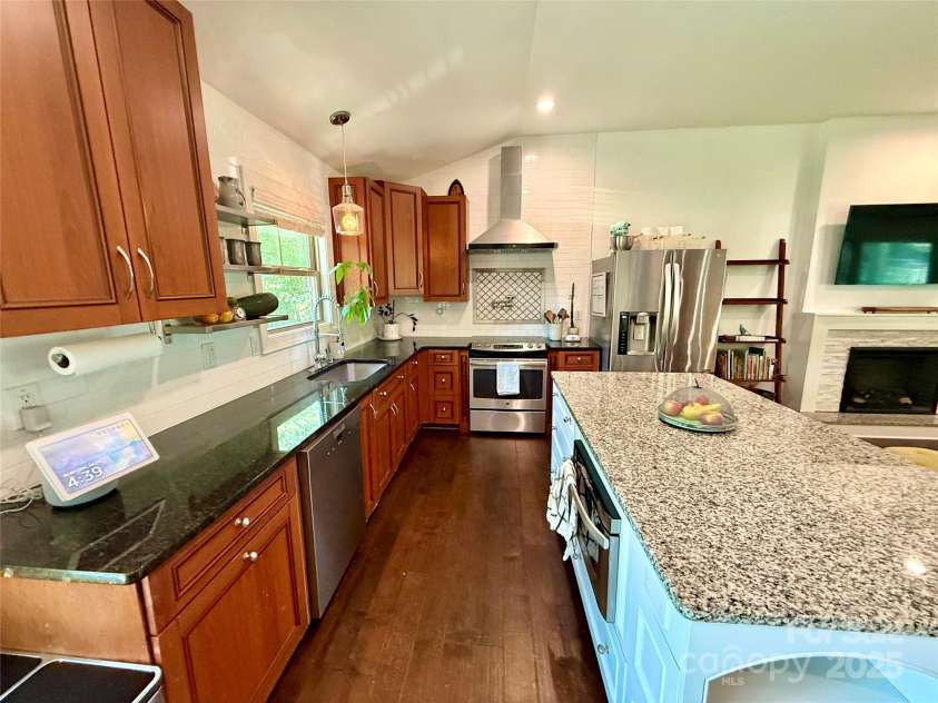 3831 Winterfield Place, Charlotte, NC 28205.  MLS# CAR4281798, YatesRealty ID 27233. 