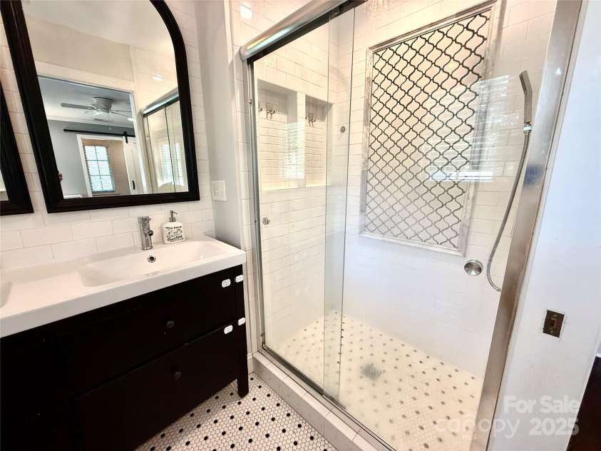 3831 Winterfield Place, Charlotte, NC 28205.  MLS# CAR4281798, YatesRealty ID 27233. 