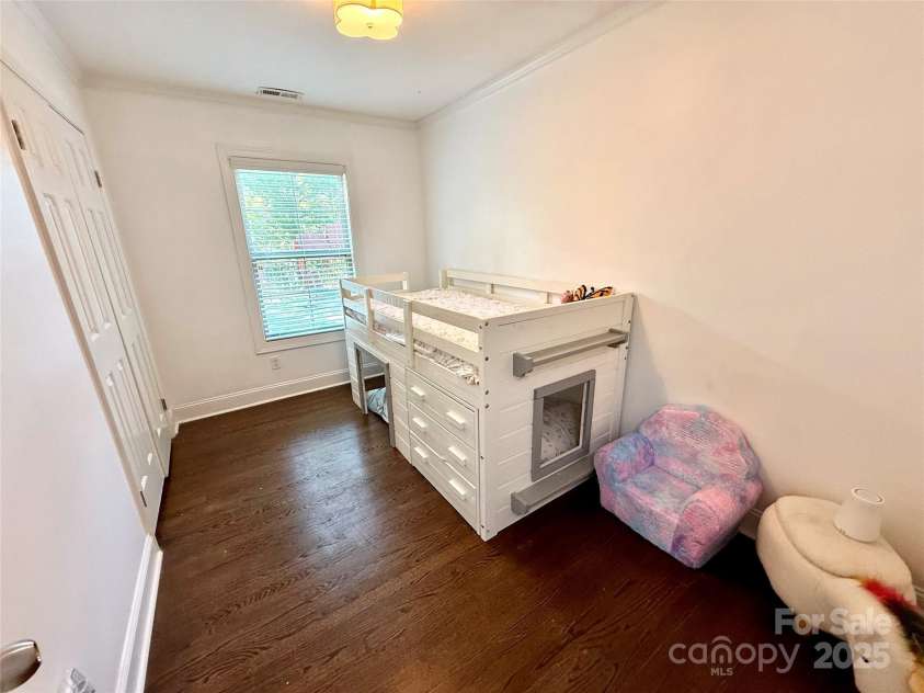 3831 Winterfield Place, Charlotte, NC 28205.  MLS# CAR4281798, YatesRealty ID 27233. 