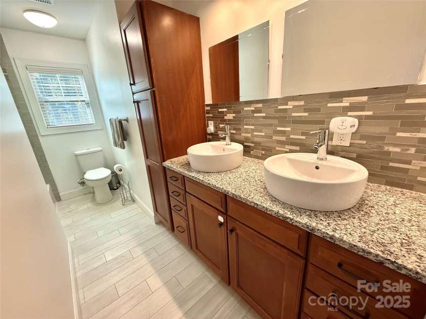 3831 Winterfield Place, Charlotte, NC 28205.  MLS# CAR4281798, YatesRealty ID 27233. 