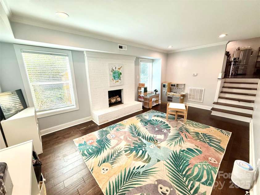 3831 Winterfield Place, Charlotte, NC 28205.  MLS# CAR4281798, YatesRealty ID 27233. 