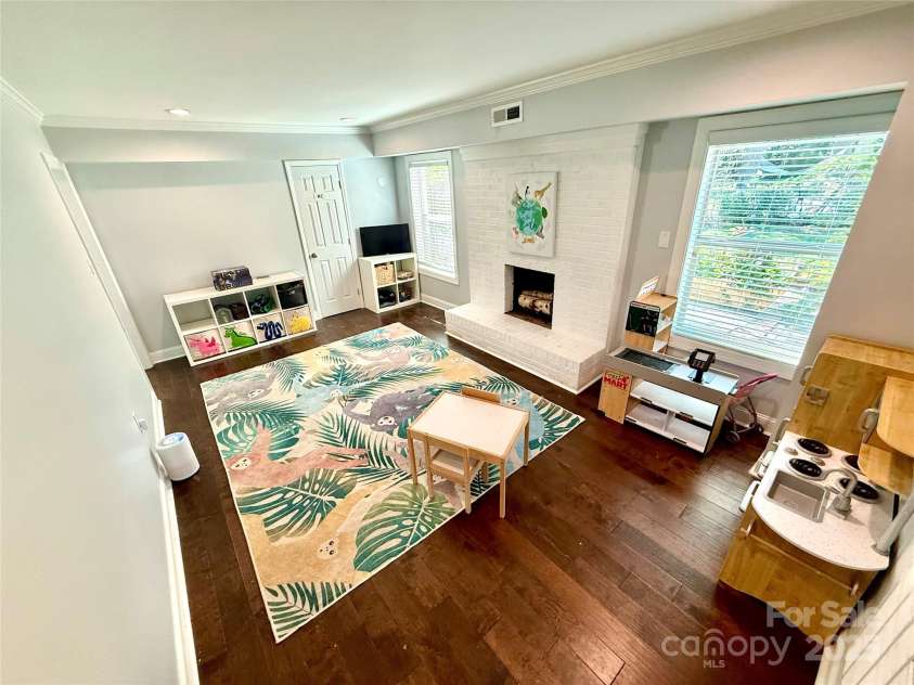 3831 Winterfield Place, Charlotte, NC 28205.  MLS# CAR4281798, YatesRealty ID 27233. 