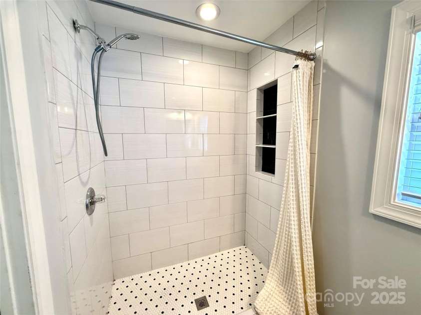 3831 Winterfield Place, Charlotte, NC 28205.  MLS# CAR4281798, YatesRealty ID 27233. 