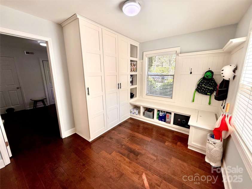 3831 Winterfield Place, Charlotte, NC 28205.  MLS# CAR4281798, YatesRealty ID 27233. 