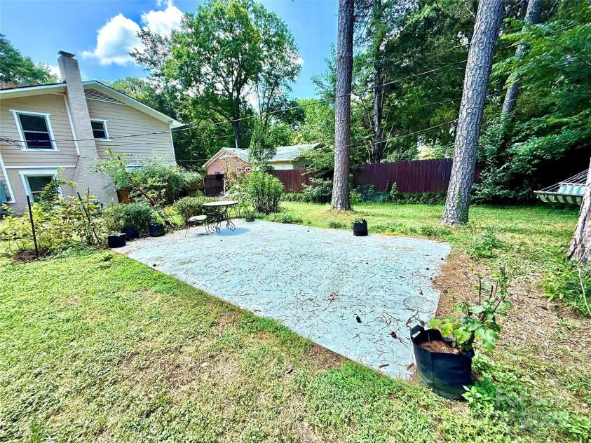 3831 Winterfield Place, Charlotte, NC 28205.  MLS# CAR4281798, YatesRealty ID 27233. 