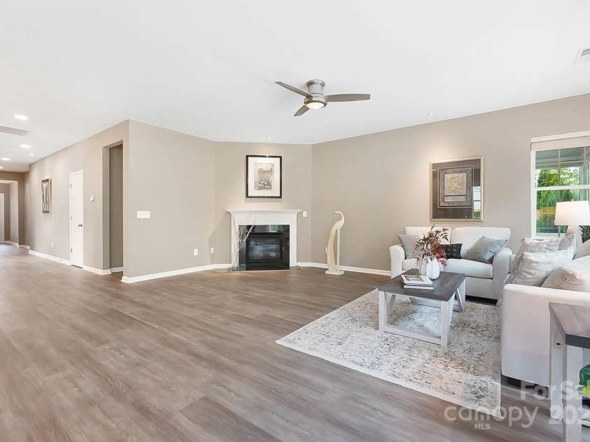 4106 Perth Road, Fort Mill, SC 29707.  MLS# CAR4280800, YatesRealty ID 27234. Lots of space for plenty of furniture!
