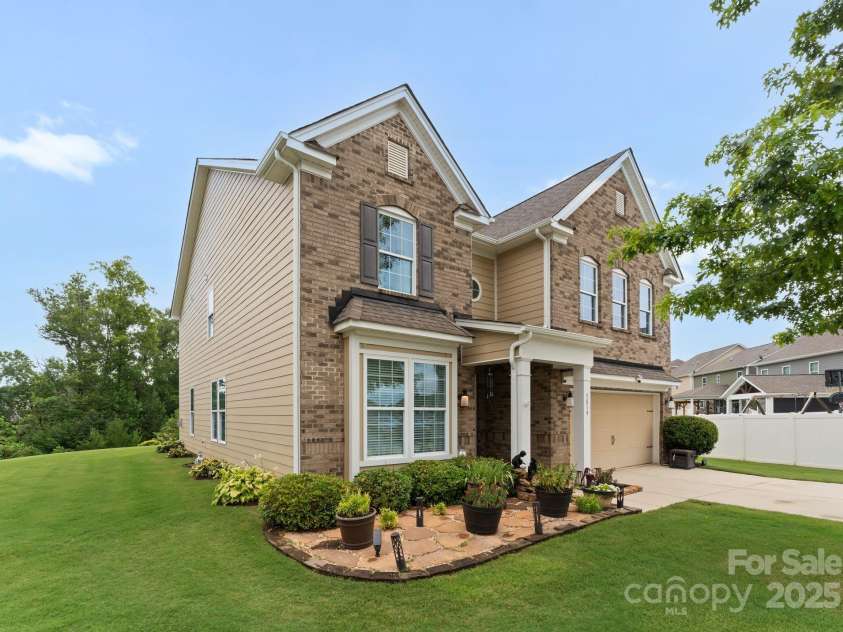 3819 Lake Breeze Drive, Sherrills Ford, NC 28673.  MLS# CAR4281057, YatesRealty ID 27236. 