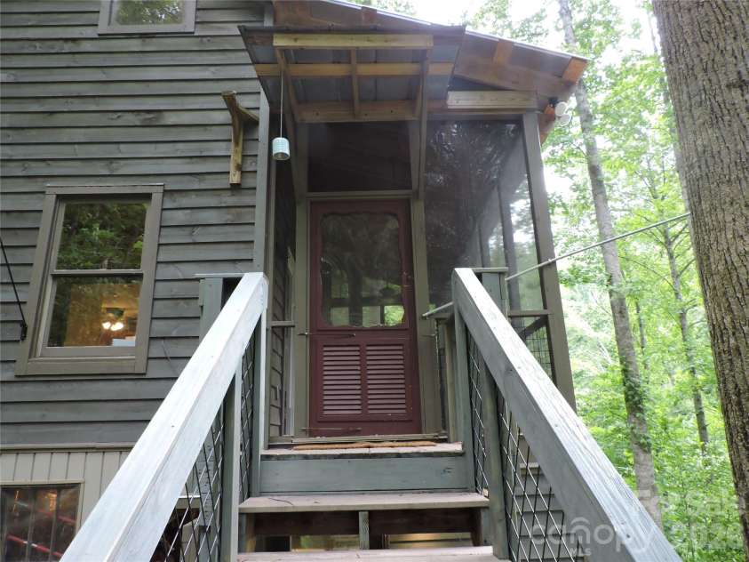 963 Melton Branch Road, Bakersville, NC 28705.  MLS# CAR4388856, YatesRealty ID 27236. 