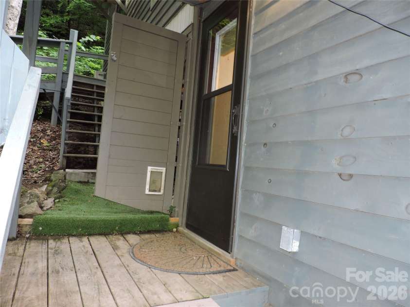 963 Melton Branch Road, Bakersville, NC 28705.  MLS# CAR4388856, YatesRealty ID 27236. 