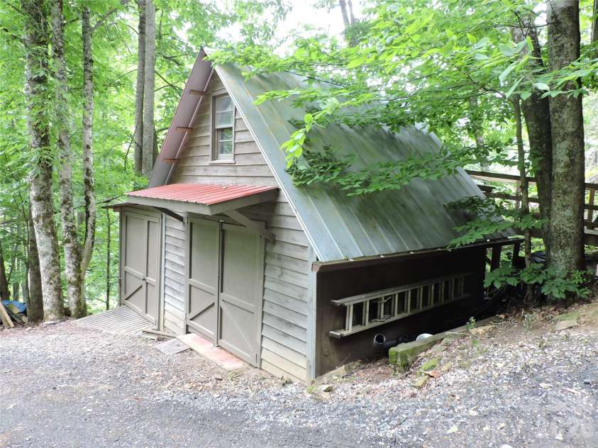 963 Melton Branch Road, Bakersville, NC 28705.  MLS# CAR4388856, YatesRealty ID 27236. Barn