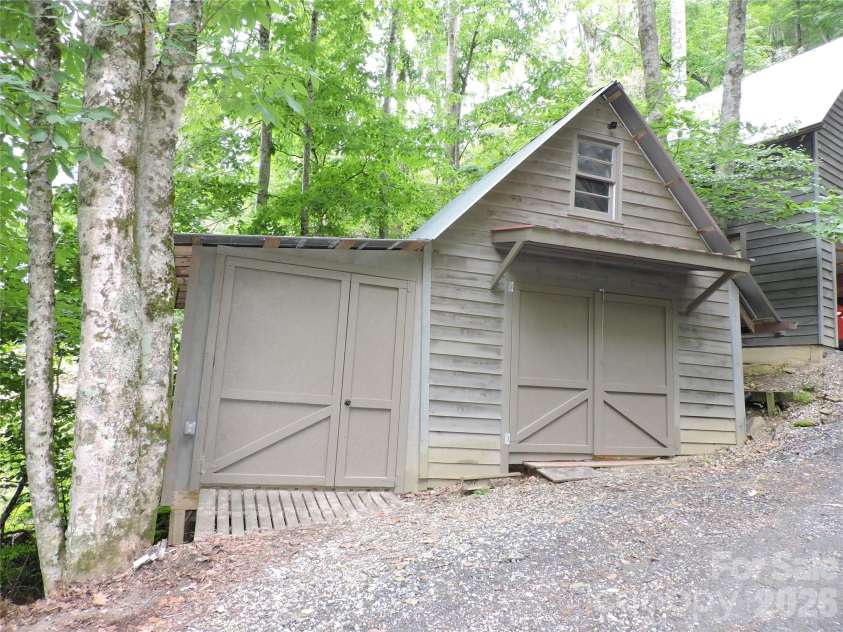 963 Melton Branch Road, Bakersville, NC 28705.  MLS# CAR4388856, YatesRealty ID 27236. Barn/Workshop
