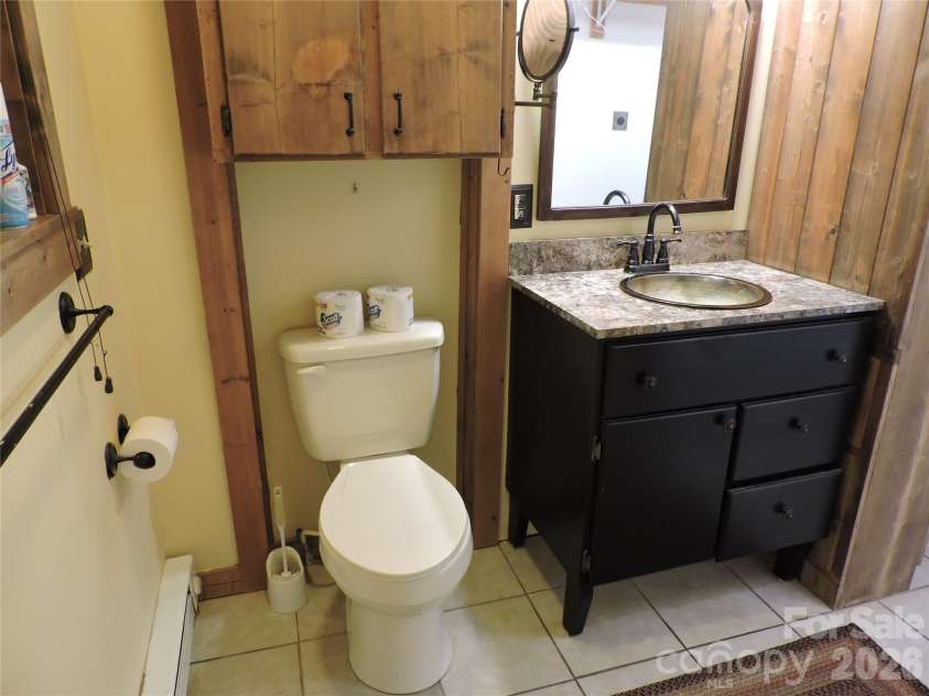 963 Melton Branch Road, Bakersville, NC 28705.  MLS# CAR4388856, YatesRealty ID 27236. Bathroom