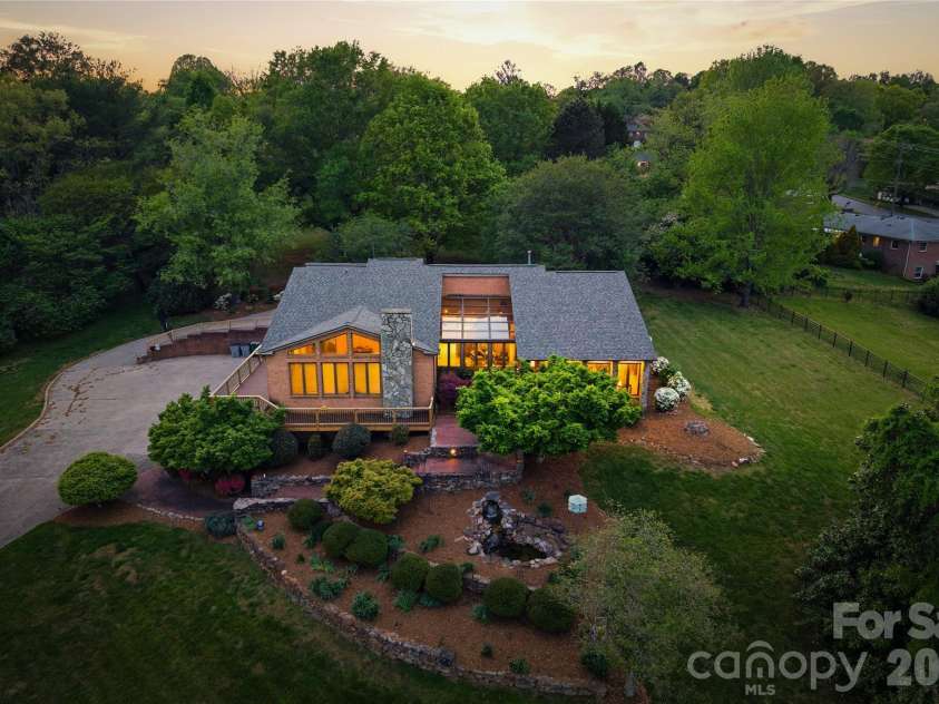 213 Hospital Avenue, Lenoir, NC 28645.  MLS# CAR4349929, YatesRealty ID 27237. 