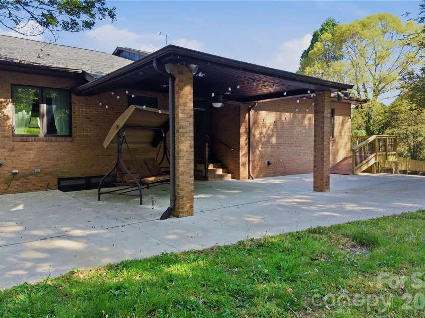 213 Hospital Avenue, Lenoir, NC 28645.  MLS# CAR4349929, YatesRealty ID 27237. 