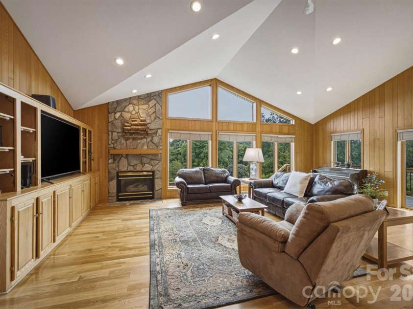 213 Hospital Avenue, Lenoir, NC 28645.  MLS# CAR4349929, YatesRealty ID 27237. 