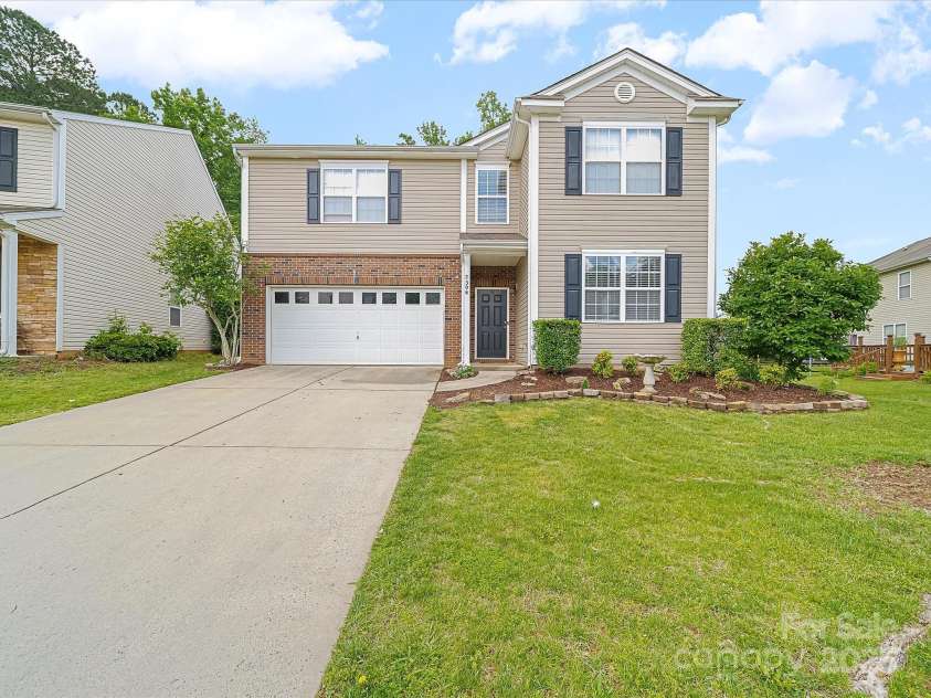 2306 Nettleton Court, Matthews, NC 28105.  MLS# CAR4257451, YatesRealty ID 27237. 