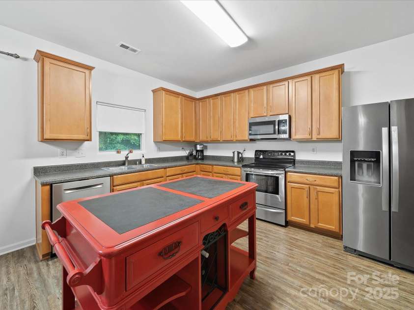 2306 Nettleton Court, Matthews, NC 28105.  MLS# CAR4257451, YatesRealty ID 27237. 