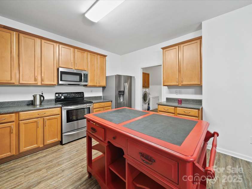2306 Nettleton Court, Matthews, NC 28105.  MLS# CAR4257451, YatesRealty ID 27237. 