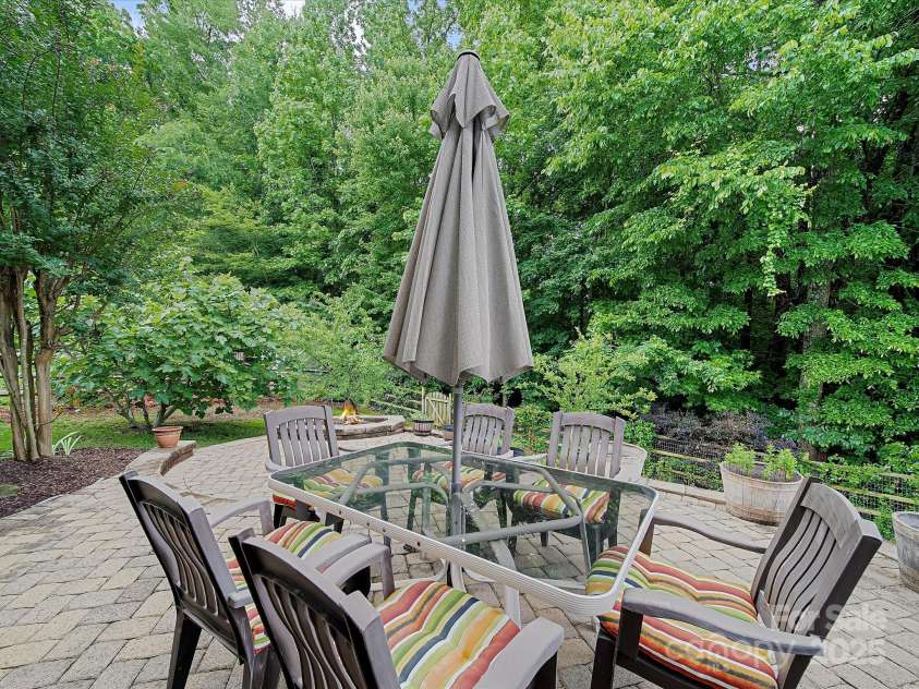2306 Nettleton Court, Matthews, NC 28105.  MLS# CAR4257451, YatesRealty ID 27237. 