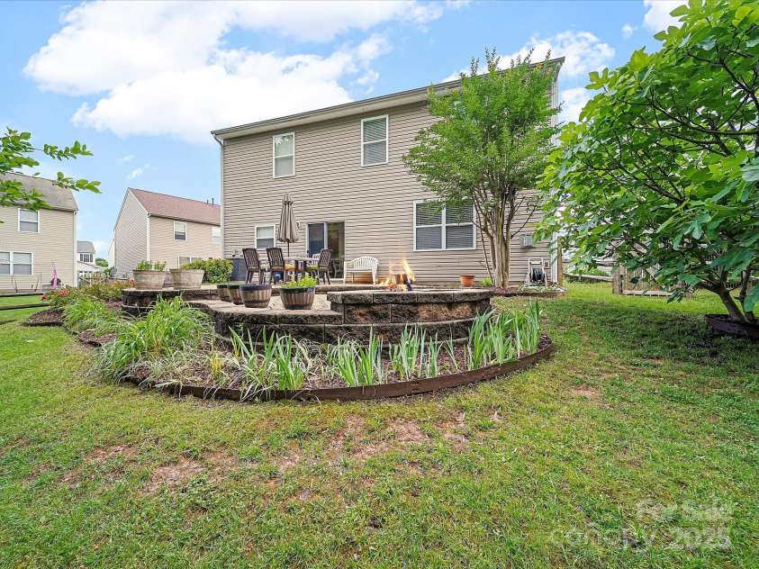 2306 Nettleton Court, Matthews, NC 28105.  MLS# CAR4257451, YatesRealty ID 27237. 