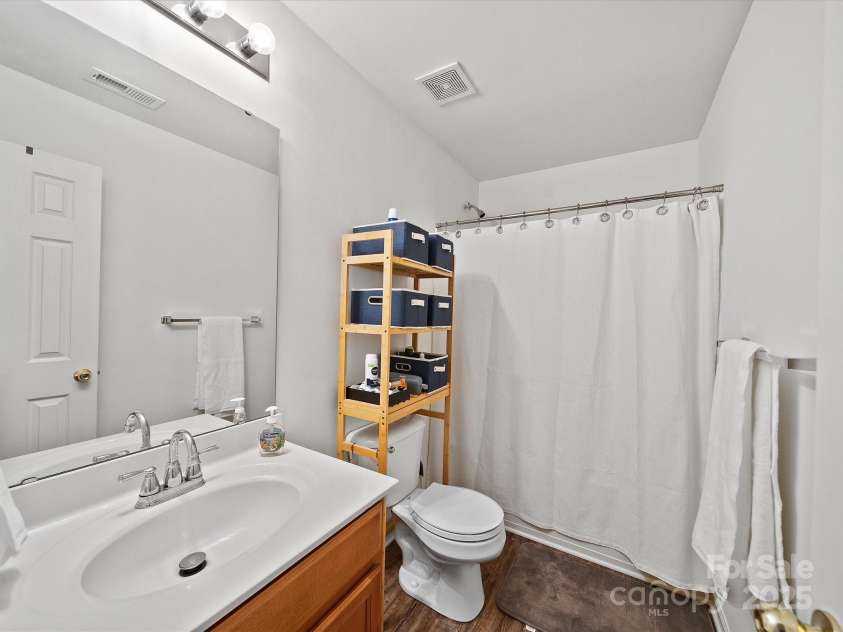 2306 Nettleton Court, Matthews, NC 28105.  MLS# CAR4257451, YatesRealty ID 27237. Full Bath off Hallway