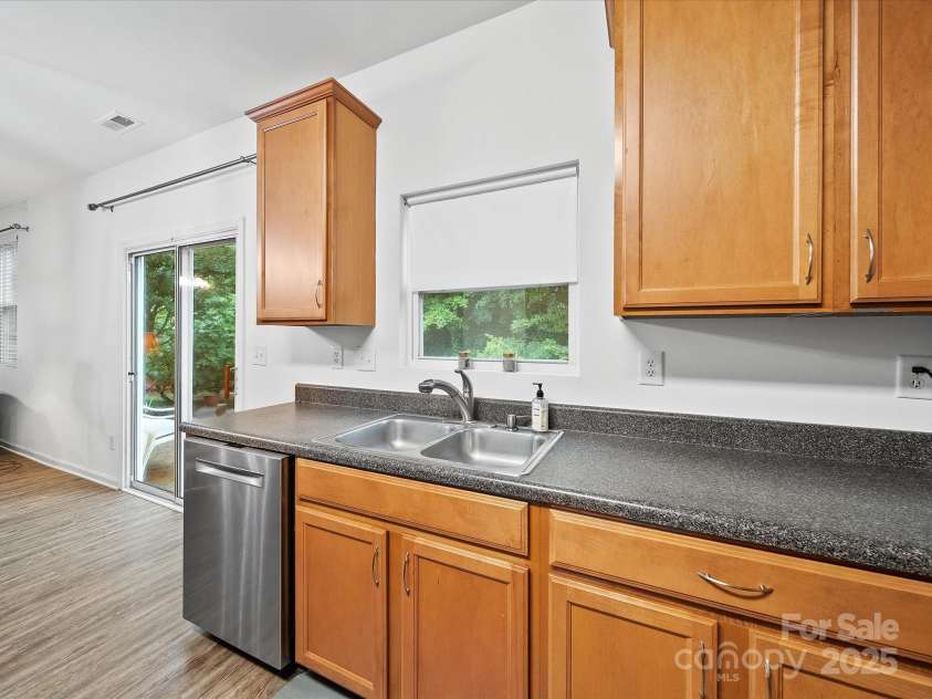 2306 Nettleton Court, Matthews, NC 28105.  MLS# CAR4257451, YatesRealty ID 27237. Kitchen Overlooking Backyard