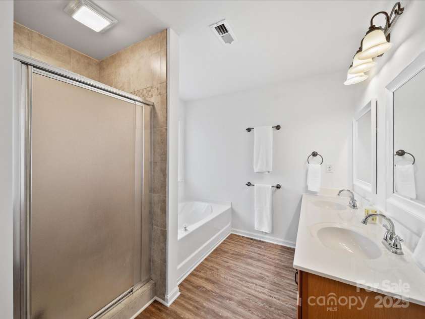 2306 Nettleton Court, Matthews, NC 28105.  MLS# CAR4257451, YatesRealty ID 27237. Owner's Bath