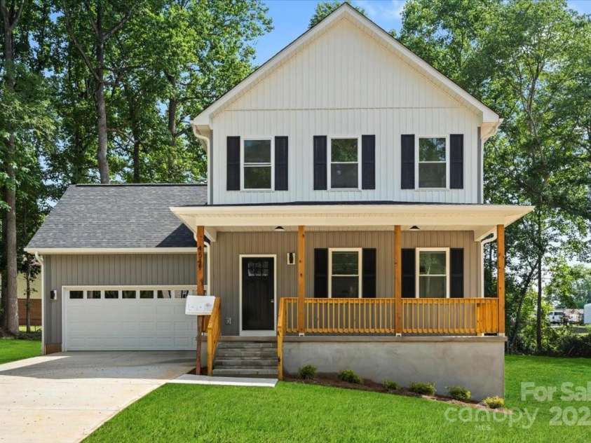 4541 Kings Court, Hickory, NC 28602.  MLS# CAR4259775, YatesRealty ID 27238. 