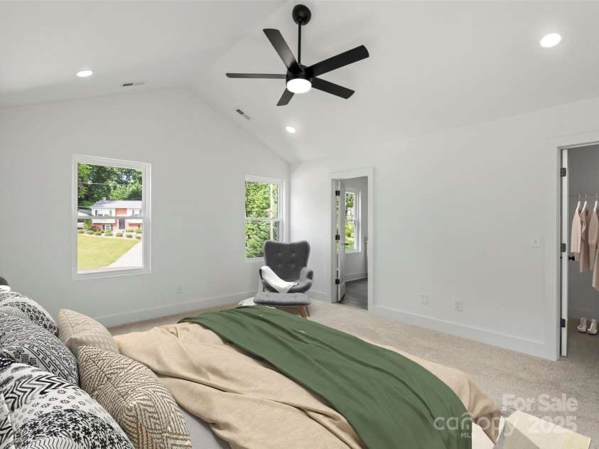 4541 Kings Court, Hickory, NC 28602.  MLS# CAR4259775, YatesRealty ID 27238. 