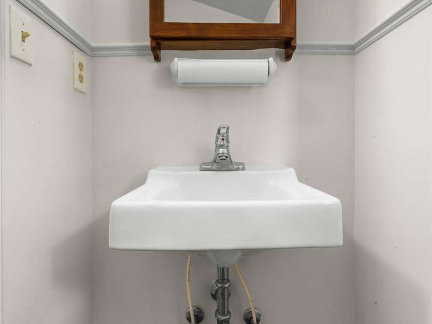 165 Crestview Drive, Hendersonville, NC 28791.  MLS# CAR4279718, YatesRealty ID 27239. Half Bathroom