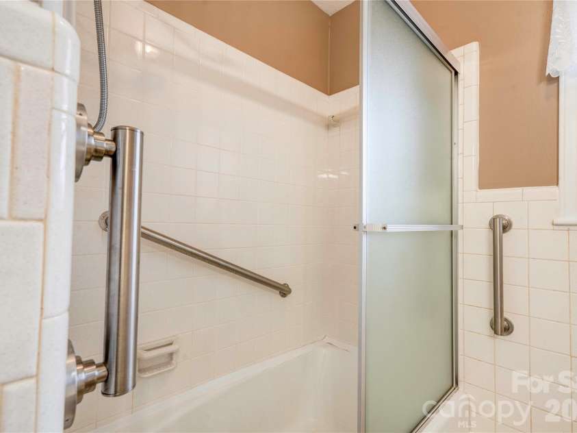 1516 Marlwood Drive, Shelby, NC 28150.  MLS# CAR4347021, YatesRealty ID 2724. Bath 2 tub/shower has bars for assistance.