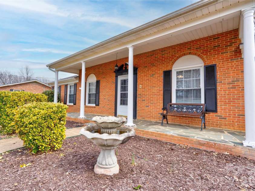 1516 Marlwood Drive, Shelby, NC 28150.  MLS# CAR4347021, YatesRealty ID 2724. Covered Front Porch