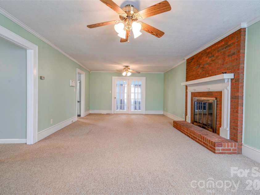 1516 Marlwood Drive, Shelby, NC 28150.  MLS# CAR4347021, YatesRealty ID 2724. Den is large and has two ceiling fans for added comfort.