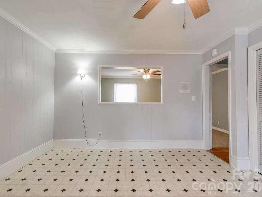 1516 Marlwood Drive, Shelby, NC 28150.  MLS# CAR4347021, YatesRealty ID 2724. Kitchen has a large dining area.