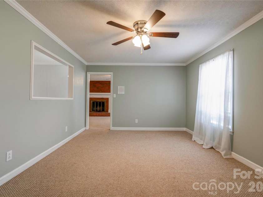 1516 Marlwood Drive, Shelby, NC 28150.  MLS# CAR4347021, YatesRealty ID 2724. Living Room