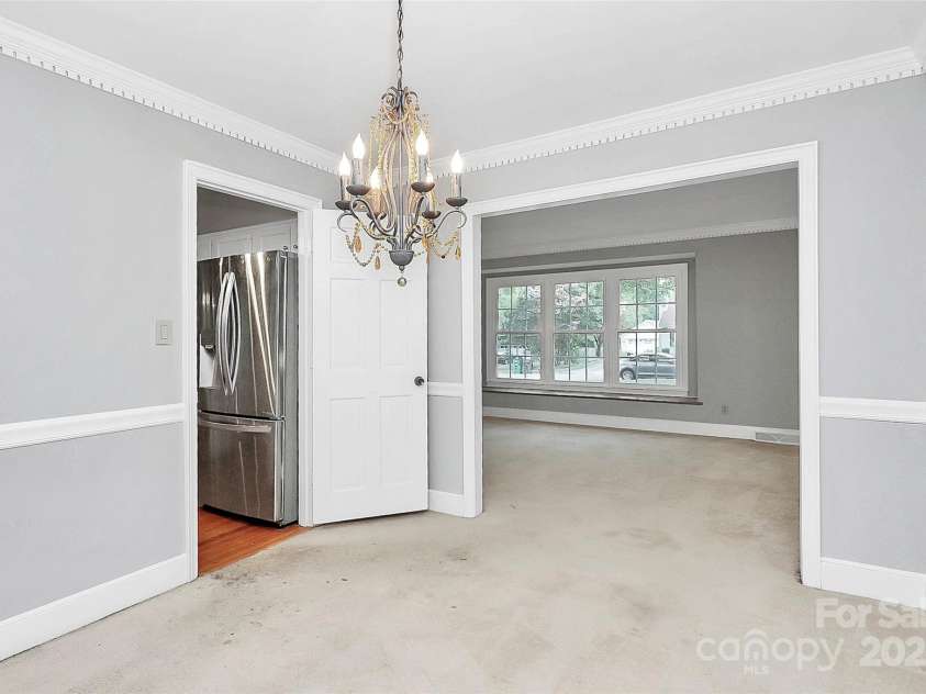 4210 Pepperidge Drive, Charlotte, NC 28226.  MLS# CAR4218122, YatesRealty ID 27240. Dining room